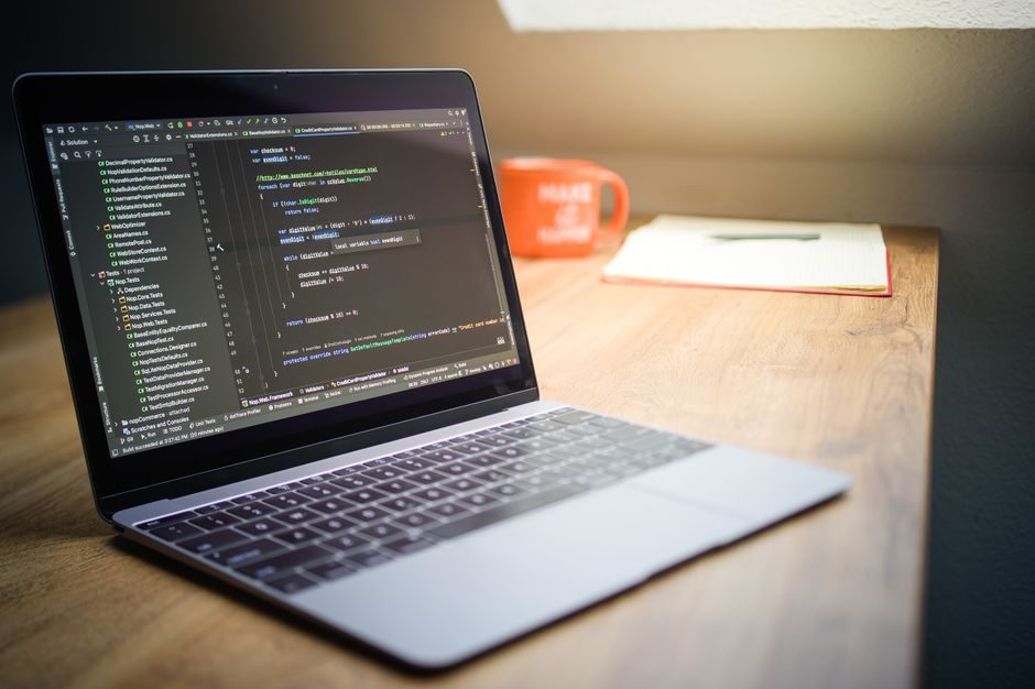 Klare Angebots-Landingpage mit CTA und Vertrauenselementen